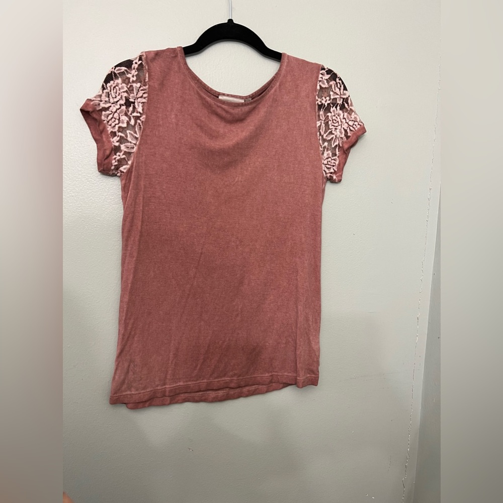 S Dantelle lace sleeve tee